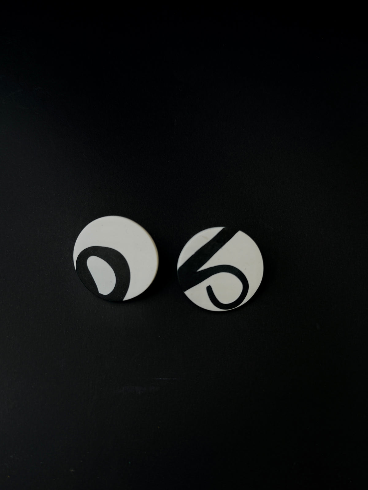 Zen studs - White